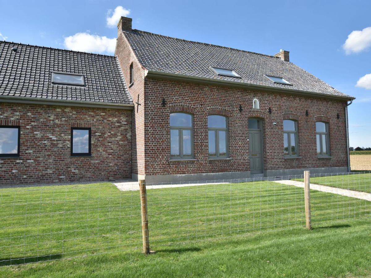 Spacious Holiday Home With Pond In Poperinge Roesbrugge-Haringe Ngoại thất bức ảnh